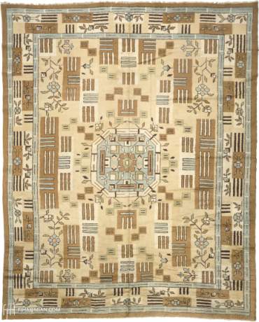 Indian carpet, India, circa 1930, 12'9" x 10'3", ref 09014